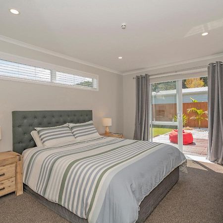 Modern Beach Pad - Whitianga Holiday Home Exterior photo