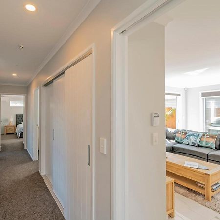 Modern Beach Pad - Whitianga Holiday Home Exterior photo